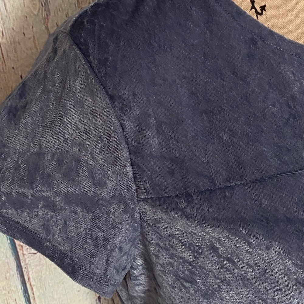 City streets velvet top - Picture 3 of 8
